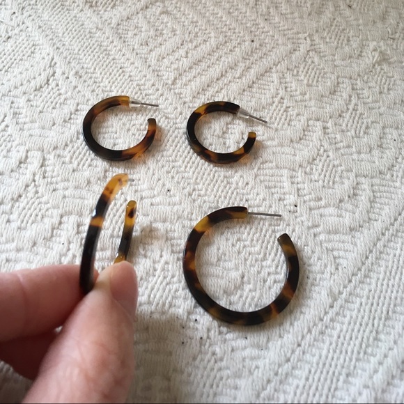 Two Pairs Tortoiseshell Earrings - Picture 3 of 4